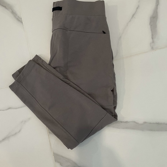 FABLETICS MEN JOGGERS PANTS - COURTSIDE - Picture 8 of 9